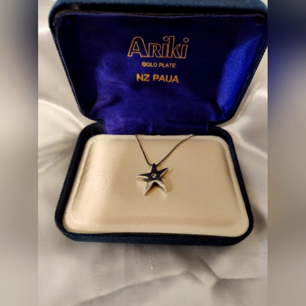 Vintage Ariki Rhodium Coated Silver Star Pendant Real Diamond Necklace